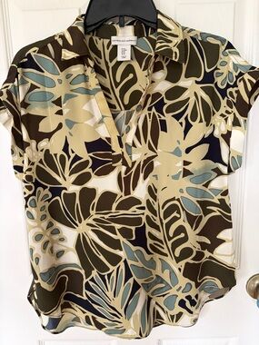 cupcakes & cashmere Olive, Cream and Blue Botanical Short-Sleeve Blouse